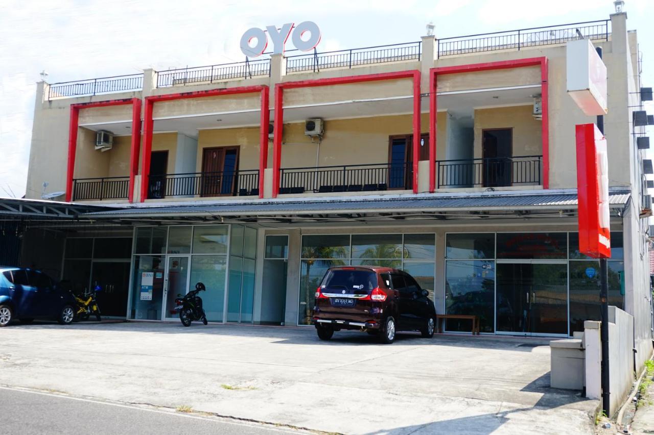 Oyo 357 Hotel Meigah Tanjung Pandan Exterior foto