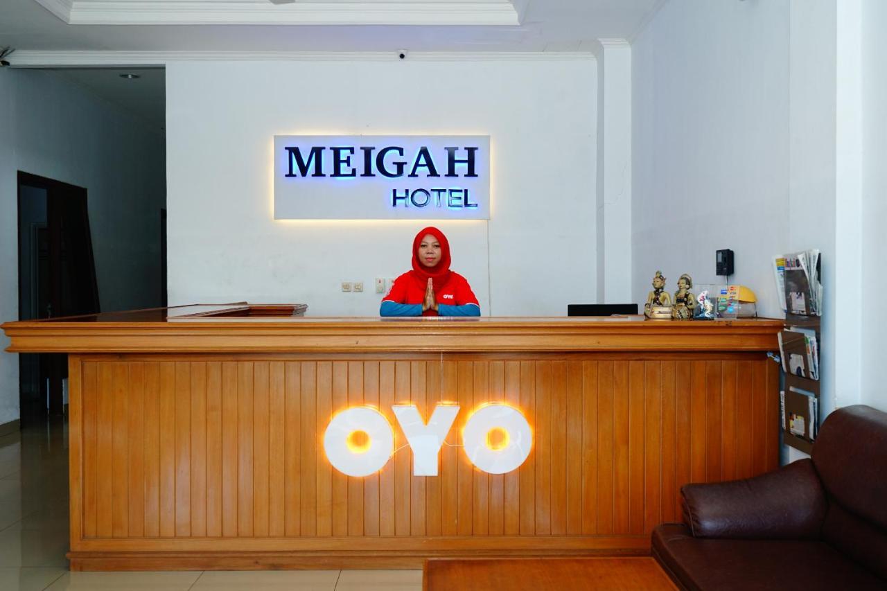 Oyo 357 Hotel Meigah Tanjung Pandan Exterior foto