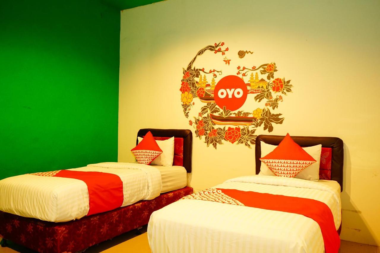 Oyo 357 Hotel Meigah Tanjung Pandan Exterior foto